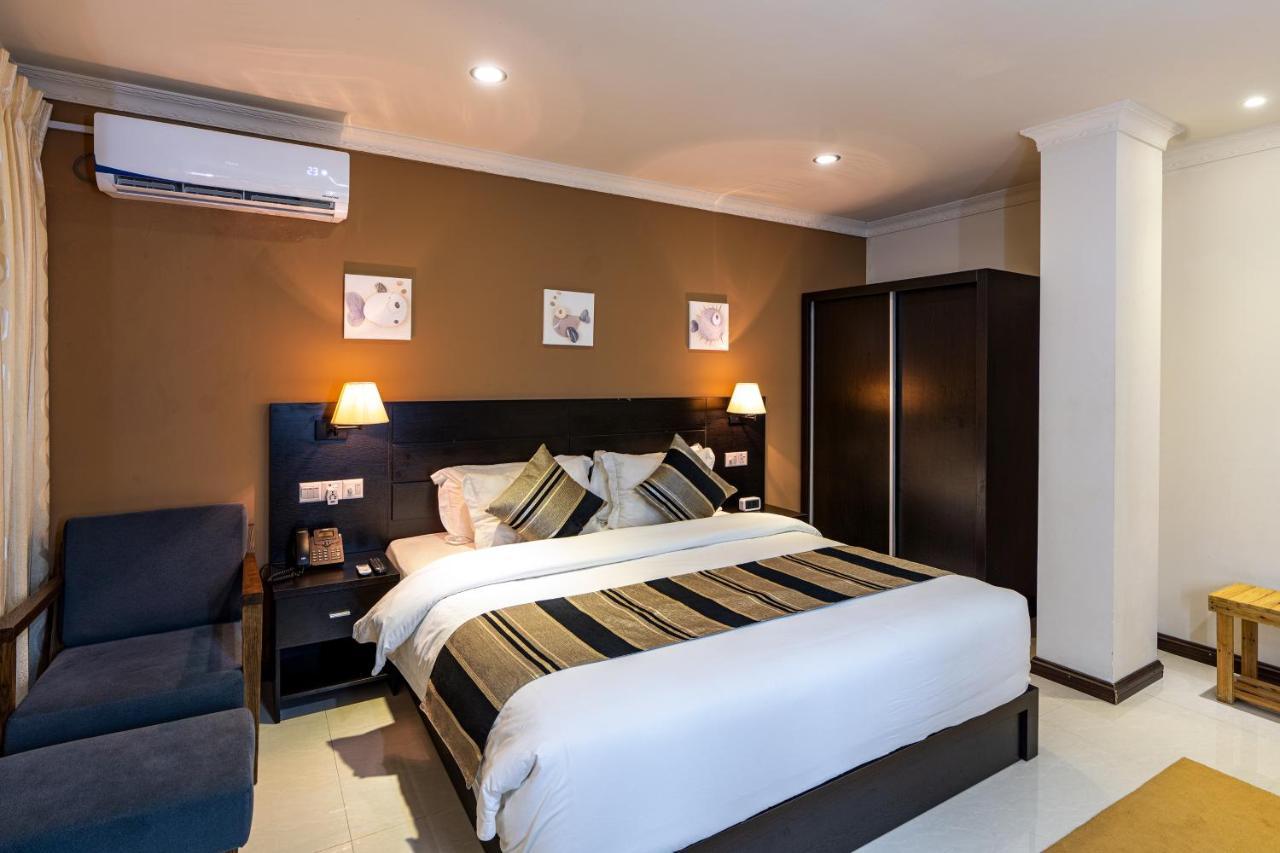 Pebbles Inn Addu City Luaran gambar
