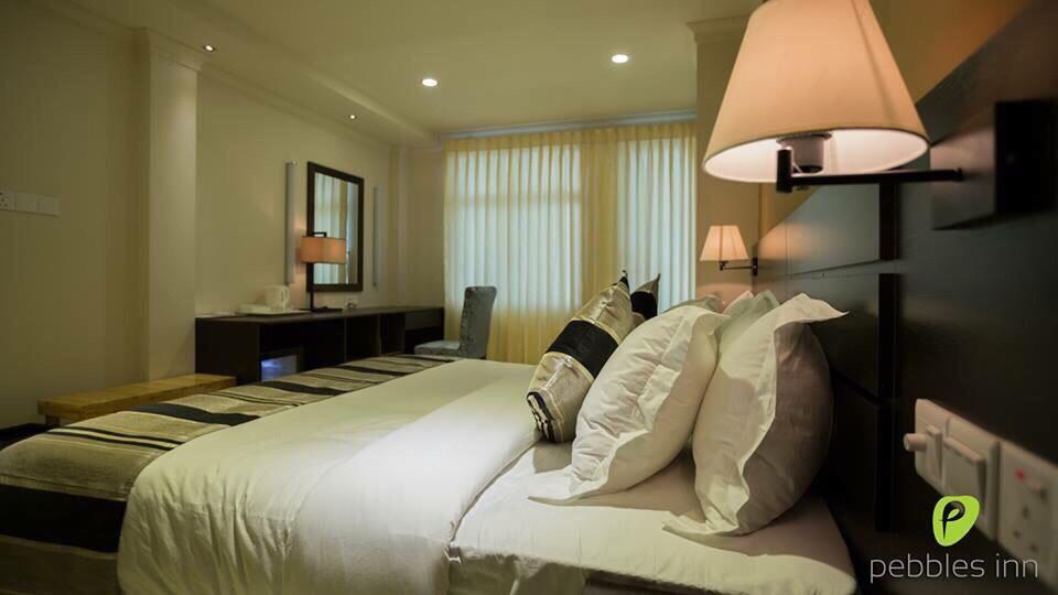 Pebbles Inn Addu City Luaran gambar