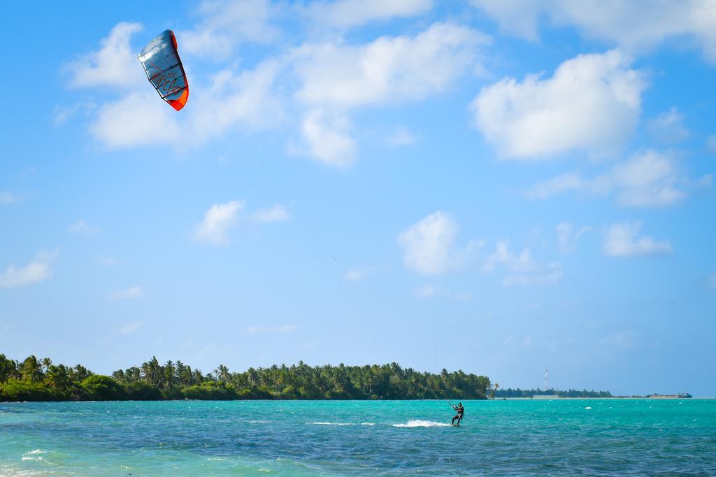 Pebbles Inn Addu City Luaran gambar