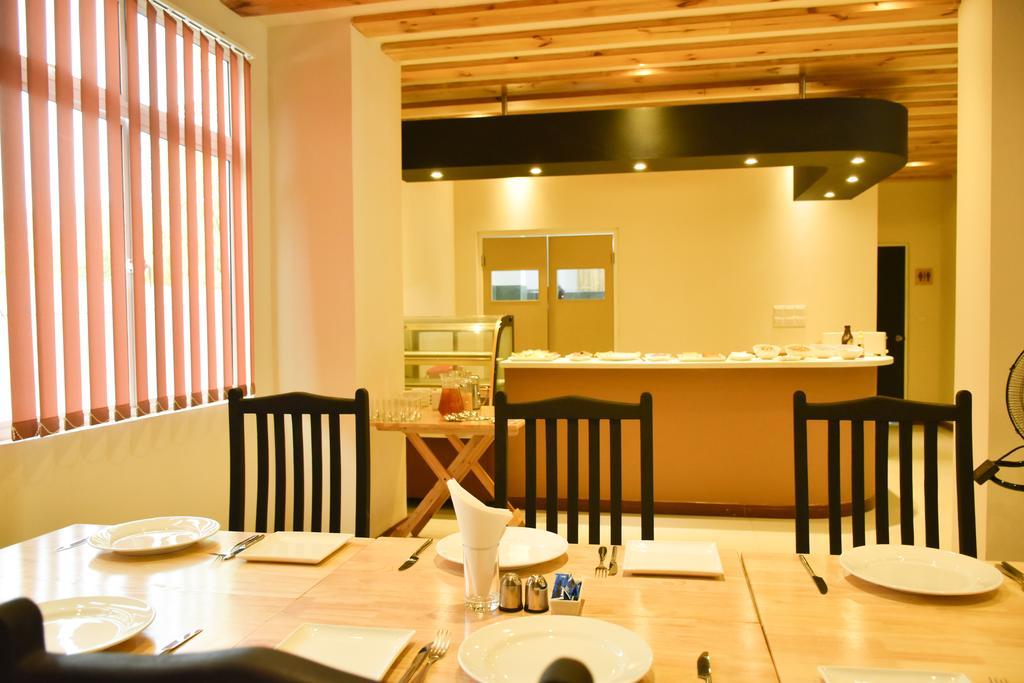 Pebbles Inn Addu City Luaran gambar
