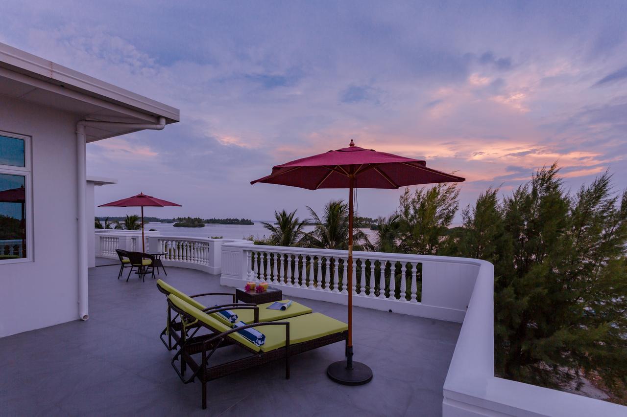 Pebbles Inn Addu City Luaran gambar